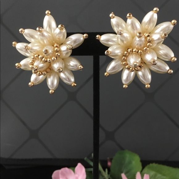 Vintage Pearl and Gold Starburst Clip-On Earrings - Picture 1 of 4